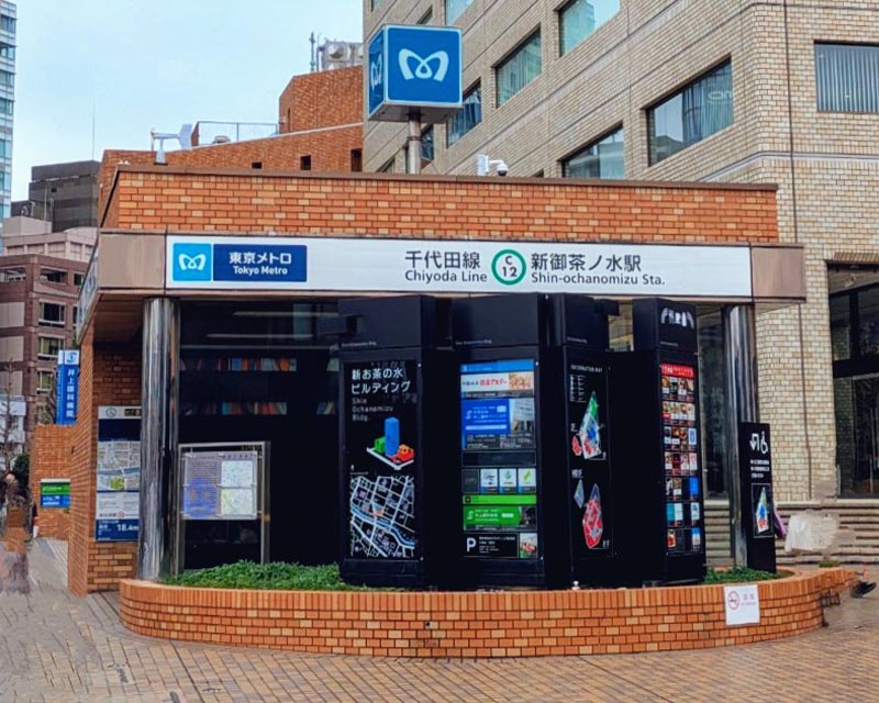 千代田線・新御茶ノ水駅